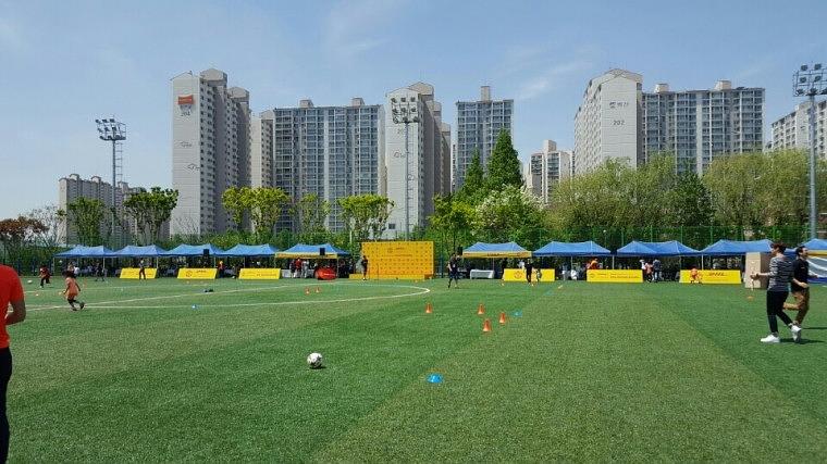 DHL 맨유 행사 현수막 시공