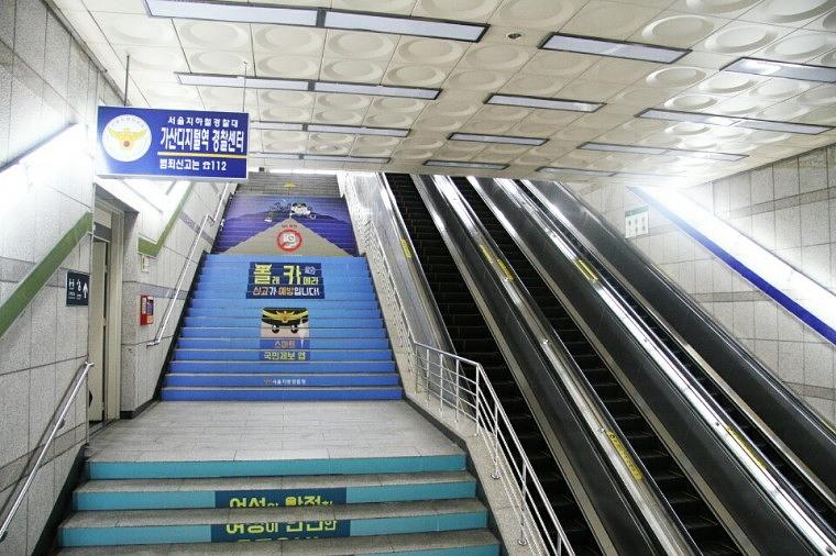 서울지방경찰청 지하철 계단 랩핑 (3개역사)