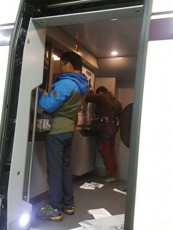 SRT열차 내부 광고 랩핑장면
