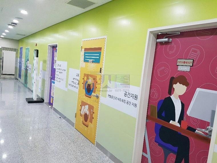 에스플렉스센터 11F 복도 이미지월 랩핑