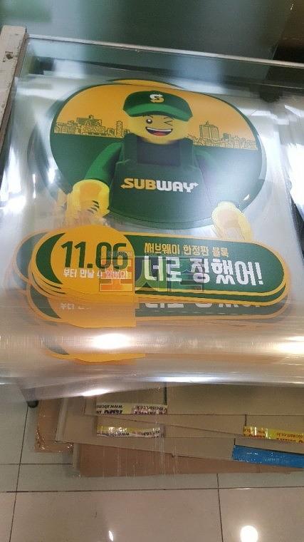 써브웨이 전국매장 UV 투명지출력 700장