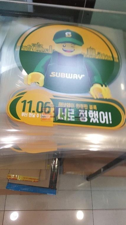 써브웨이 전국매장 UV 투명지출력 700장