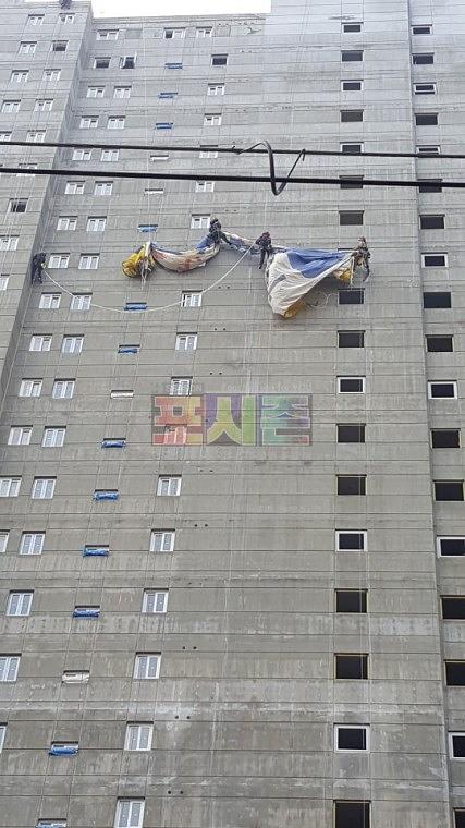 서희애비뉴상가 건물외벽 대형현수막 시공